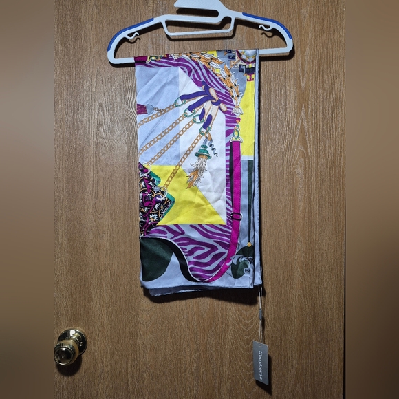 NWT L'euphorie 100% Silk Scarf 41"×42" Rare Find! - Picture 12 of 12